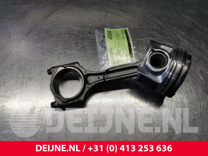Gebruikte Drijfstang Volvo S60 II (FS) 2.0 D3 20V Prijs € 50,00 Margeregeling aangeboden door van Deijne Onderdelen Uden B.V.
