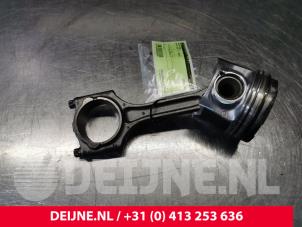 Gebruikte Drijfstang Volvo S60 II (FS) 2.0 D3 20V Prijs € 50,00 Margeregeling aangeboden door van Deijne Onderdelen Uden B.V.