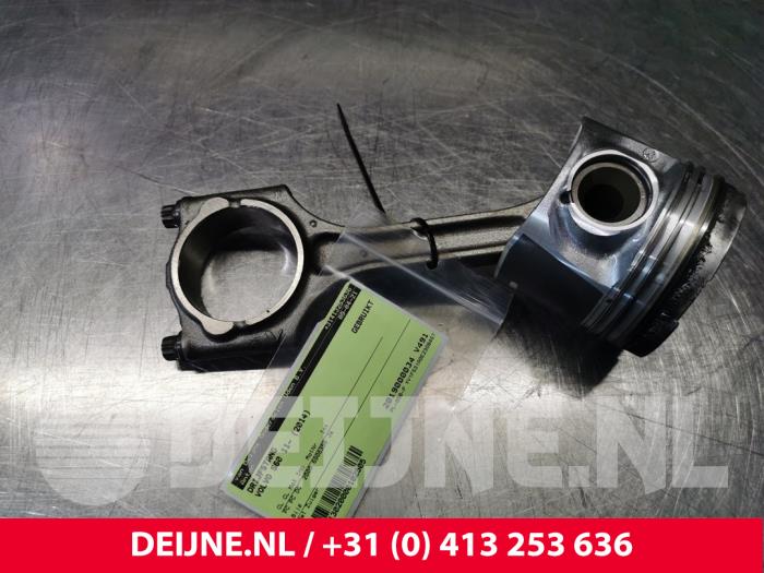 Gebruikte Drijfstang Volvo S60 II (FS) 2.0 D3 20V Prijs € 50,00 Margeregeling aangeboden door van Deijne Onderdelen Uden B.V.