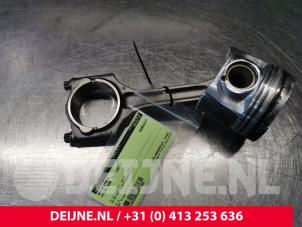 Gebruikte Drijfstang Volvo S60 II (FS) 2.0 D3 20V Prijs € 50,00 Margeregeling aangeboden door van Deijne Onderdelen Uden B.V.