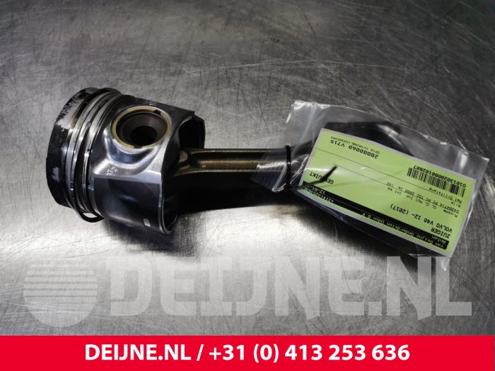 Zuiger van een Volvo V40 (MV) 2.0 D4 16V 2017