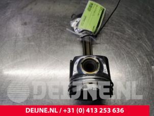 Zuiger van een Volvo V40 (MV) 2.0 D4 16V 2017