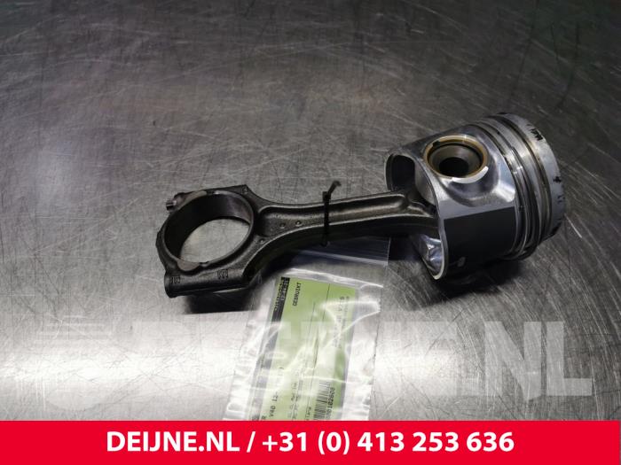 Gebruikte Zuiger Volvo V40 (MV) 2.0 D4 16V Prijs € 75,00 Margeregeling aangeboden door van Deijne Onderdelen Uden B.V.
