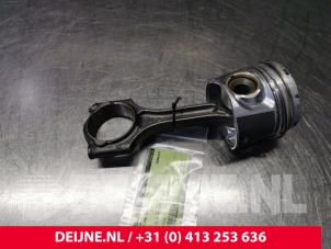 Gebruikte Zuiger Volvo V40 (MV) 2.0 D4 16V Prijs € 75,00 Margeregeling aangeboden door van Deijne Onderdelen Uden B.V.