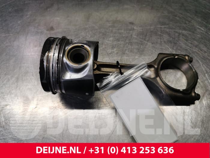 Gebruikte Zuiger Volvo V40 (MV) 2.0 D4 16V Prijs € 75,00 Margeregeling aangeboden door van Deijne Onderdelen Uden B.V.