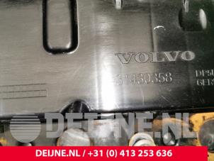 Gebruikte Kleppendeksel Volvo V40 (MV) 2.0 D4 16V Prijs € 50,00 Margeregeling aangeboden door van Deijne Onderdelen Uden B.V.