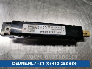 Audi A3 Antennenverstärker O102615 foto 3