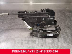 Mercedes Vito Türschlossmechanik 2-türig links O102720 foto 3