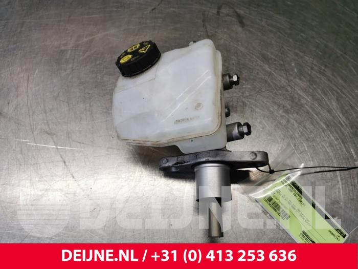 Gebruikte Hoofdremcilinder Volvo V60 II (ZW) 2.0 D3 16V Prijs € 60,00 Margeregeling aangeboden door van Deijne Onderdelen Uden B.V.