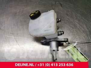 Gebruikte Hoofdremcilinder Volvo V60 II (ZW) 2.0 D3 16V Prijs € 60,00 Margeregeling aangeboden door van Deijne Onderdelen Uden B.V.