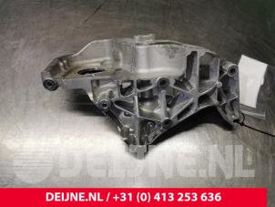 Volvo V40 Steun dieselpomp O102780 foto 2