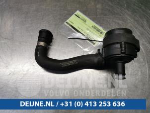 Mercedes E-Klasse Extra waterpomp O102932 foto 2