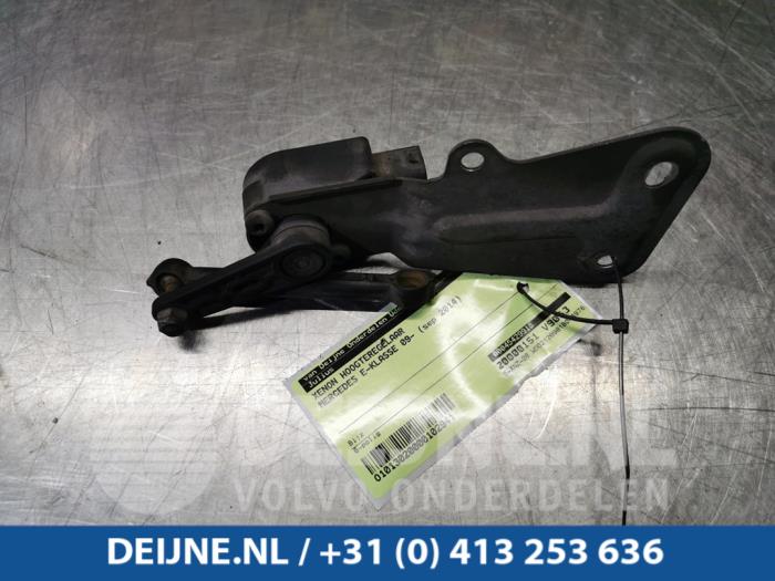 Mercedes E-Klasse Xenon hoogteregelaar O102941