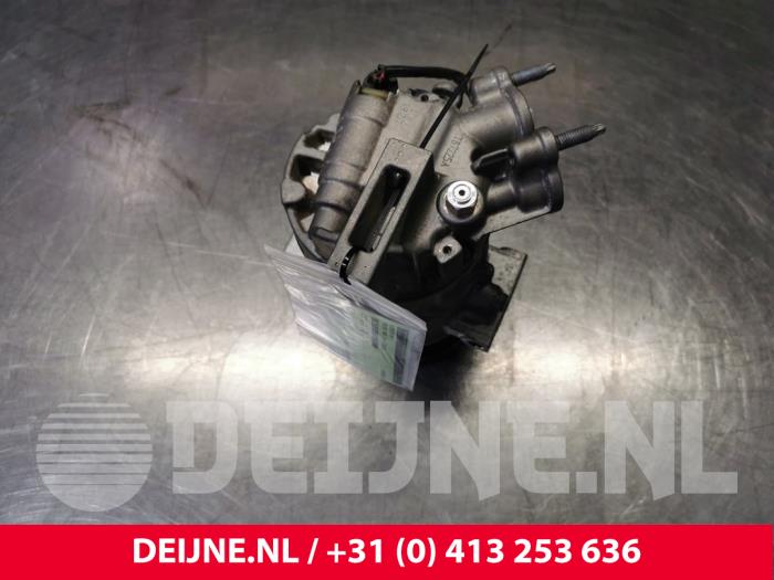 Volvo V60 Air conditioning pump O103127