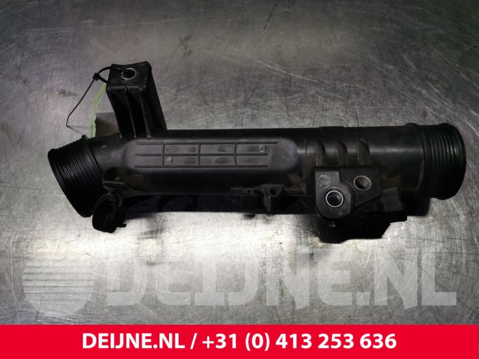 Gebruikte Intercooler Buis Volvo V60 II (ZW) 2.0 D3 16V Prijs € 55,00 Margeregeling aangeboden door van Deijne Onderdelen Uden B.V.