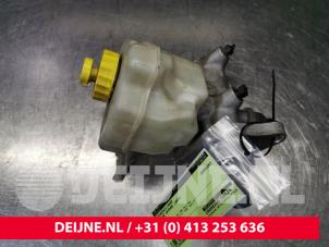 Gebruikte Hoofdremcilinder Porsche Cayenne (9PA) 4.5 S V8 32V Prijs € 125,00 Margeregeling aangeboden door van Deijne Onderdelen Uden B.V.