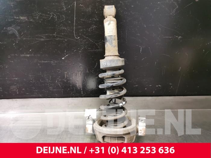 Porsche Cayenne Stoßdämpferstrebe rechts hinten O103221