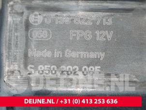 Audi A3 Door window motor O103557 photo 2