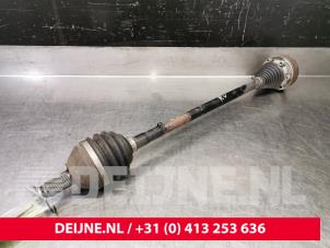 Gebruikte Aandrijfas rechts-voor Volkswagen Polo V (6R) 1.4 TDI DPF BlueMotion technology Prijs € 40,00 Margeregeling aangeboden door van Deijne Onderdelen Uden B.V.