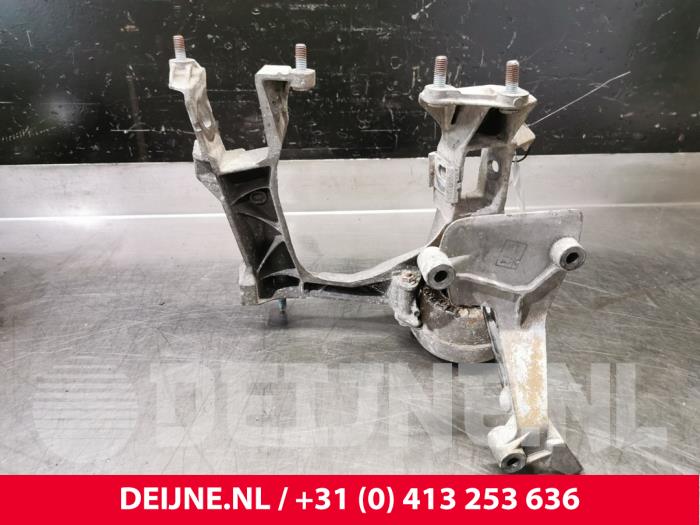 Gebruikte Motorsteun Porsche Boxster (986) 2.5 24V Prijs € 100,00 Margeregeling aangeboden door van Deijne Onderdelen Uden B.V.