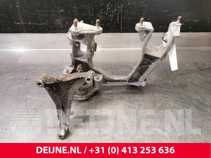 Gebruikte Motorsteun Porsche Boxster (986) 2.5 24V Prijs € 60,00 Margeregeling aangeboden door van Deijne Onderdelen Uden B.V.
