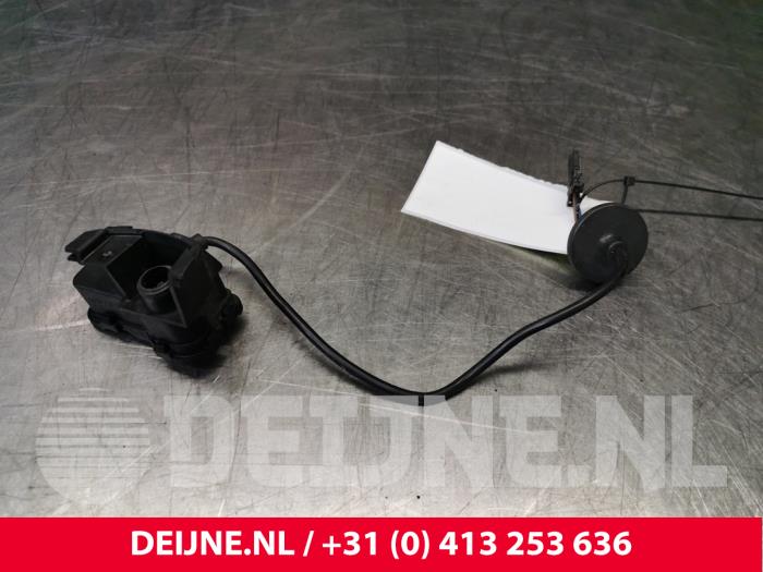 Volkswagen Golf Tank flap lock motor O103745
