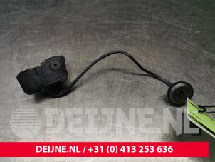 Volkswagen Golf Tankklappe Verriegelungsmotor O103745 foto 3