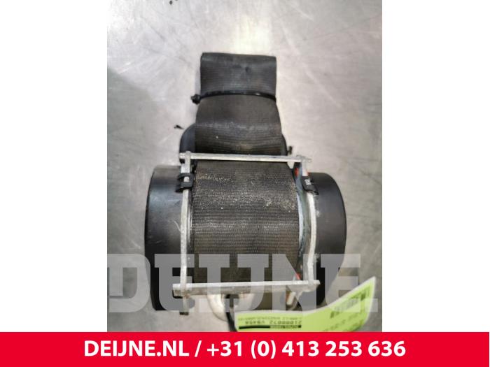 Volkswagen Golf Rear seatbelt, right O103773
