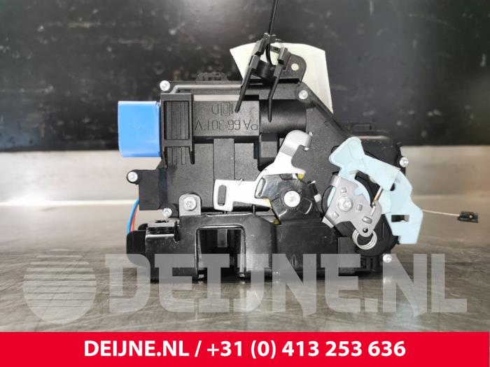 Volkswagen Golf Deurslot Mechaniek 4Deurs rechts-voor O103813