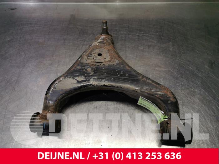 Mercedes Sprinter Draagarm onder links-voor O103841