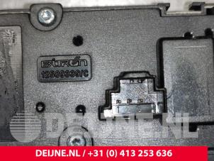 Mercedes Vito Paniekverlichtings Schakelaar O104058 foto 3