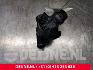 BMW 1-Serie Thermostat housing O104181 photo 2
