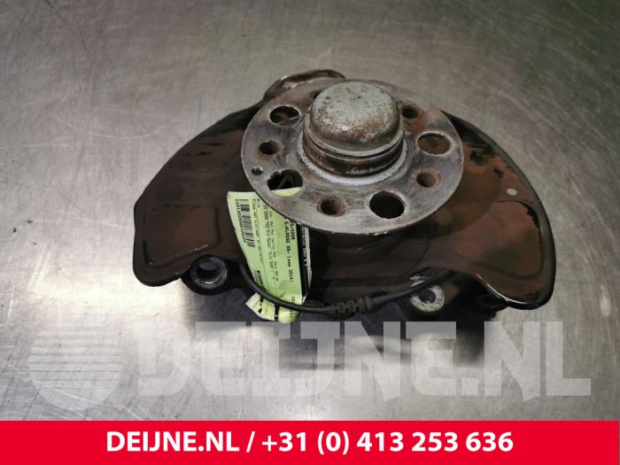 Mercedes E-Klasse Fusee links-voor O104209