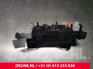 Mercedes E-Klasse Sicherungskasten O104235 foto 2