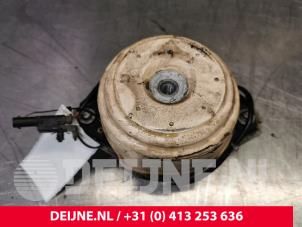 Gebruikte Motorrubber Mercedes GLE (W166) 250d 2.0 Prijs € 150,00 Margeregeling aangeboden door van Deijne Onderdelen Uden B.V.
