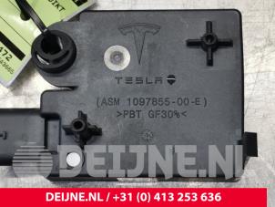Tesla Model 3 Body control computer O104405 photo 3