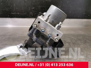 Tesla Model 3 ABS Pumpe O104410 foto 3