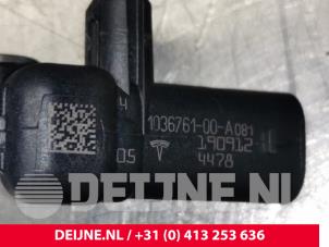 Tesla Model 3 Airbag sensor O104417 photo 3