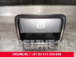 Gebruikte Handrem schakelaar Mercedes GLE (W166) 250d 2.0 Prijs € 10,00 Margeregeling aangeboden door van Deijne Onderdelen Uden B.V.