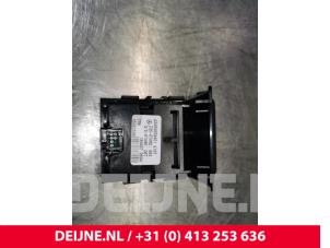 Mercedes GLE Handbremse Schalter O104425 foto 3