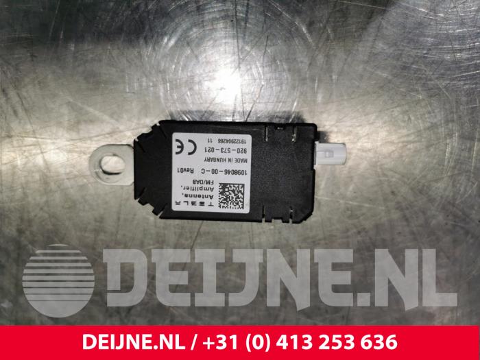 Tesla Model 3 Antenne O104484