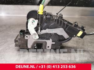 Mercedes C-Klasse Door lock mechanism 4-door, front left O104506 photo 3