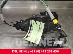 Mercedes C-Klasse Door lock mechanism 4-door, front left O104506 photo 2