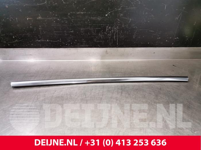 Tesla Model 3 Fensterabdichtung O104566