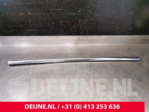 Gebruikte Raamlikker Tesla Model 3 Long Range AWD 75 kWh Prijs € 42,35 Inclusief btw aangeboden door van Deijne Onderdelen Uden B.V.