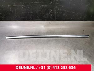 Gebruikte Raamlikker Tesla Model 3 Long Range AWD 75 kWh Prijs € 54,45 Inclusief btw aangeboden door van Deijne Onderdelen Uden B.V.