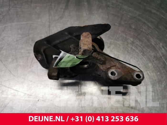 Fiat Doblo Fusee links-voor O104674