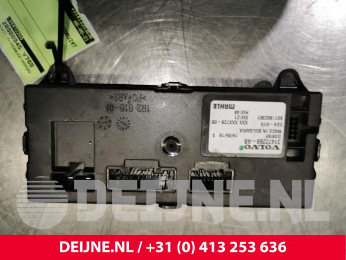 Gebruikte Climatronic module Volvo V90 Cross Country (PZ) 2.0 D4 16V AWD Prijs € 75,00 Margeregeling aangeboden door van Deijne Onderdelen Uden B.V.