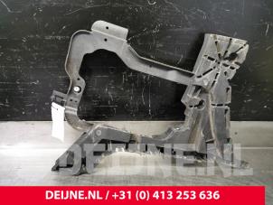 Gebruikte Bumpersteun links-achter Volvo V90 Cross Country (PZ) 2.0 D4 16V AWD Prijs € 20,00 Margeregeling aangeboden door van Deijne Onderdelen Uden B.V.