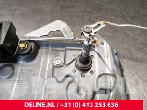 Volvo 850 Ruitmechaniek 4Deurs links-achter O105041 foto 3